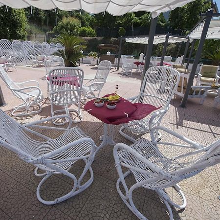 B&B Decarlo Property トロペーア エクステリア 写真
